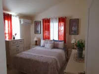 Evertonbnb 22 - Relaxing 2-Bedroom Villa with Pool Hotels in Old Harbour