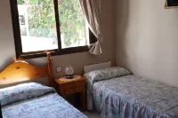 AMAZING HOUSE PRIVATE POOL HUGE GARDEN! Hotels in Roda de Berà