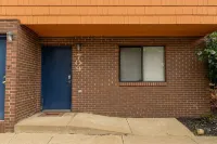 Central 2 Bd Great for Traveling Professionals!