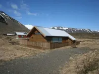 Glass House with Private River & 360° Views 阿爾納斯塔皮住宿飯店