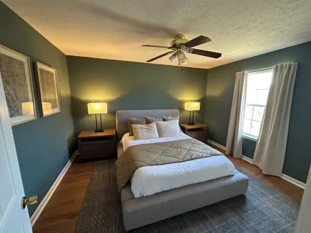 Cozy Luxury, Meet Not Your Typical Cuties Cabin, a Secluded Retreat in Linden VA