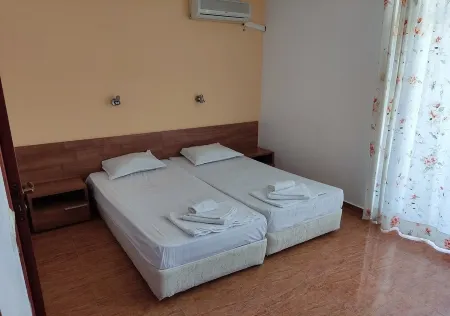 Billy's 2 bed apartment for Rent at Sun Village Complex Отели в г. Санни-Бич