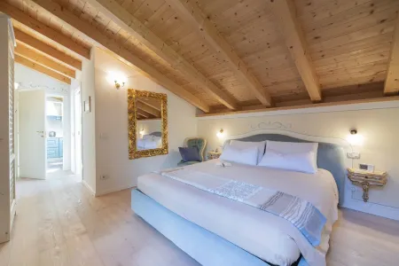 Penthouse with lake and mountain views in Molveno Отели рядом с достопримечательностью «Lake Molveno»