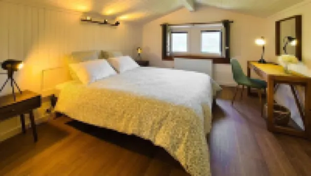 Welcoming chalet for 10/12 people in a quiet area close to the town center 昂布蘭酒店