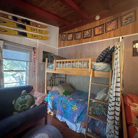 Cozy cabin in adorable Granite Shoals with WiFi, AC
