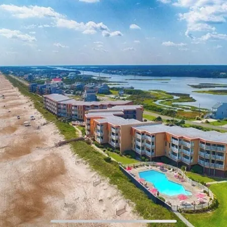 Deluxe 1 Br Ocean Front , King Bed, Elevator, Pool, Linens & Screened Porch