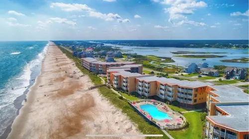 Deluxe 1 Br Ocean Front , King Bed, Elevator, Pool,   Linens & Screened Porch - วิลล่า