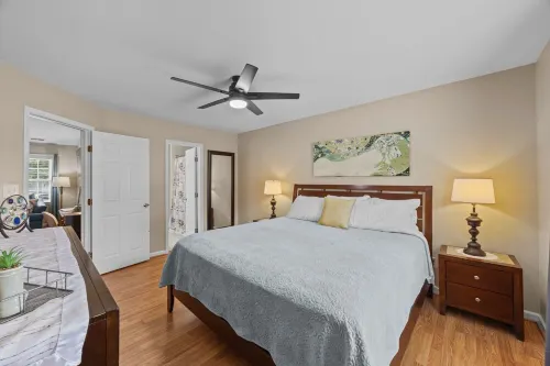 3-Bedroom Retreat with King Suite, Pool Table & Private Fenced Yard Hotels in James City