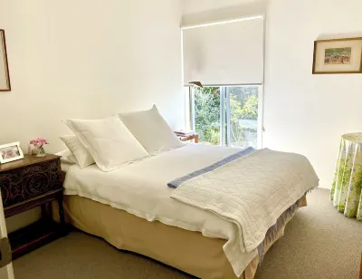 So Central. Walk to Beach. Peaceful Setting Hotels near Torquay Front Beach