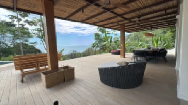 Spacious 7-bedroom house in wonderful Santa TeresaStunning sunset