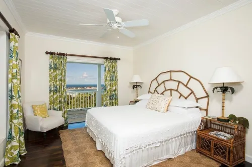 Buccaneer Hill 6 Bedroom Home - parking