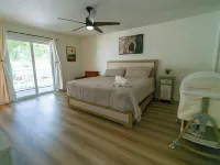 2 king beds, near UCR, pool & arcade.