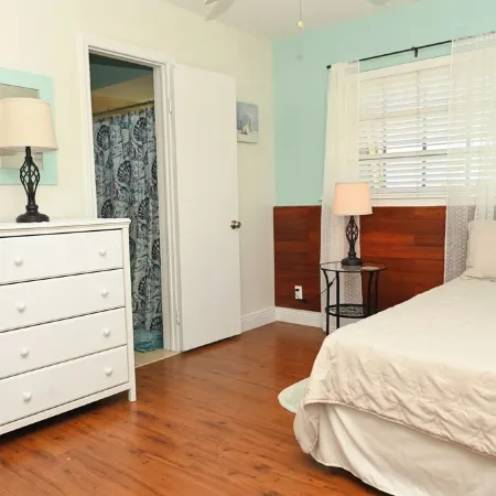 Vacation Lovers Blue Water Paradise: 2-bedroom condo with AC, WiFi in Freeport