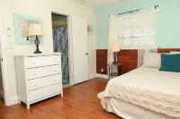 Vacation Lovers Blue Water Paradise: 2-bedroom condo with AC, WiFi in Freeport