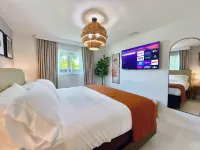 Casita Coral: 5-Star Stay with King Bed, Hot Tub, Backyard Oasis, & Pet-Friendly