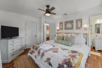 Charming Coastal Cottage in the heart of Hatteras Village