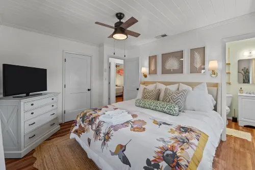 Charming Coastal Cottage in the heart of Hatteras Village