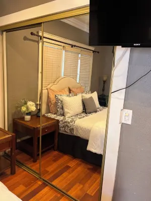 Cozy one of a kind 1910 bungalow -Wifi private . All close to RCC and UCR>