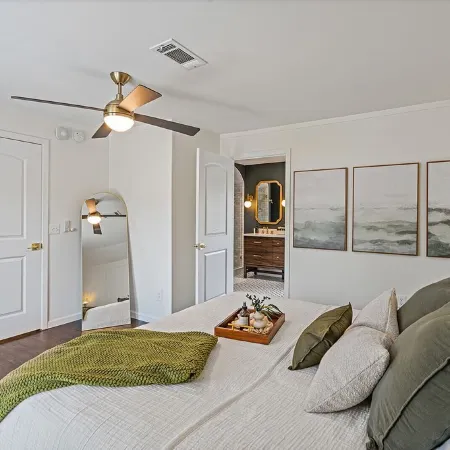 Old Town Stone Cottage Walk to Square or Southwestern, Family-Friendly, EV Ready