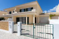 Spacious Villa - Walk to Beach & City Center