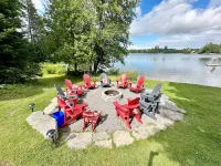 Lakeside Bliss Tait Lake – Cozy 3 Bed Cottage with Hot Tub & Private Waterfront! Hotel a Bancroft