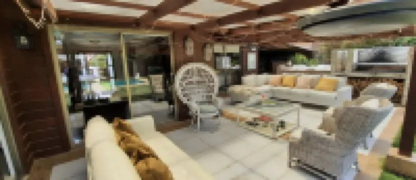 EXCLUSIVE PINGUERAL HOUSE