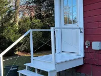 The Little Red Cottage - A cozy home steps away from private beach & wine trail. Hotels in Riverhead