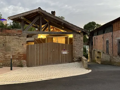 Le Jardin Secret Gîte&Spa  , Relaxation in the Heart of the Gers فنادق في Lombez