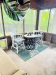 Cabin on lake . Pet friendly