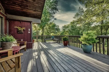 Lodge Between the Lakes - Memories Are Made Here!!