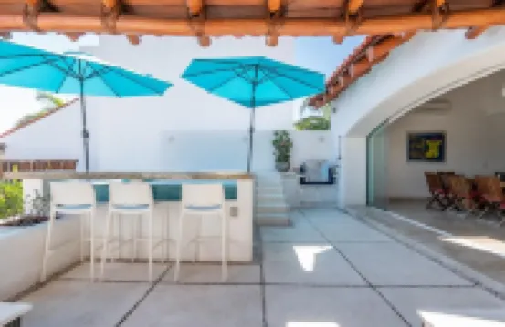 Beautiful remodeled Villa Ixtapa Zi, luxury development, amenities.