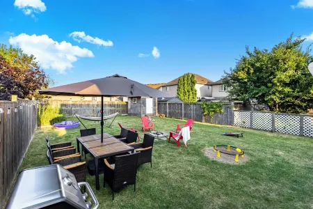 Niagara Retreat|HotTub|Sauna|Games|15 Min to Falls