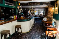 Wheatsheaf Hotel Hotel di Newport