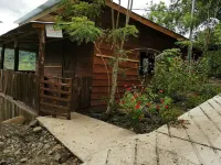 Cozy cabaña overlooking a beautiful valley. Finca Fajardo Lodge. Rustic Cabin#1