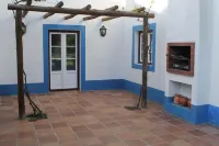 A Casa do Pinheiro tem uma Área de 5.000m2 com Piscina Các khách sạn ở Santa Maria do Castelo