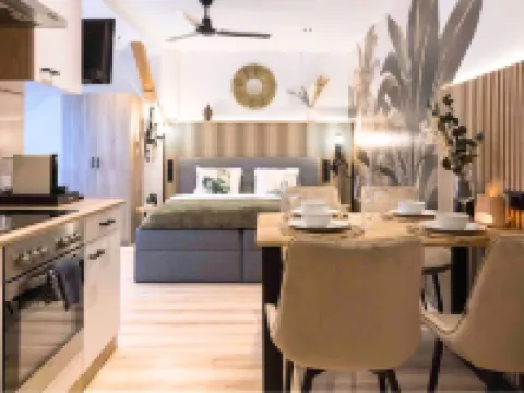 BaliApartment, kitchen, parking lot, 24h digital check-in, Wlan 150MBit Hotels in Hof