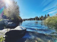 Classic Charm Meets Modern Comfort Home B Các khách sạn ở Shoreline