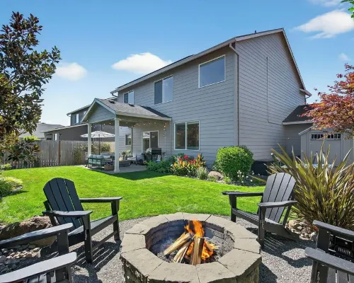 Spacious 4Br Wine Country Home, Backyard, Fireplace, Family-Friendly Hotels in Newberg