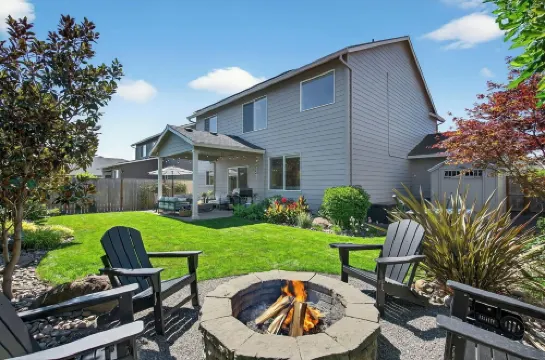 Spacious 4Br Wine Country Home, Backyard, Fireplace, Family-Friendly