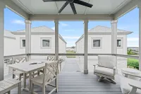 Waterfront Marina and Cozy Pool - Stunning Cottage Retreat Hotels in Georgetown