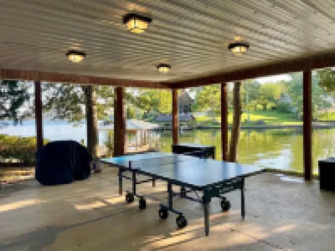 Lake Front Cottage, Private Boat Ramp & Dock, Kayaks, Arcade Games, Ping Pong