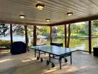 Lake Front Cottage, Private Boat Ramp & Dock, Kayaks, Arcade Games, Ping Pong