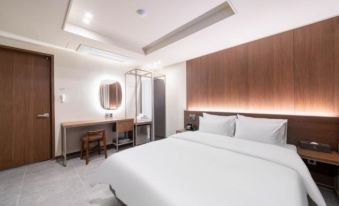 RAMPART HOTEL