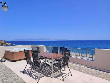 Beachfront Ela Luxury Stay with Jacuzzi & Views