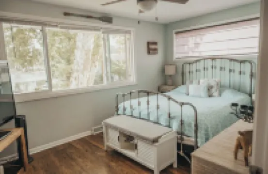 HEAVENLY Portage Lakes water front 4-bedroom cottage with HOTTUB, dog friendly!