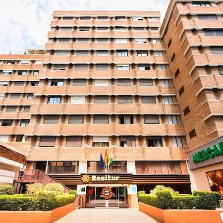 Apartamentos Resitur Отели рядом с достопримечательностью «Башня Торре-дель-Оро»