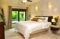 El Taj Oceanfront and Beachside Condo Hotel - 5 ดาว