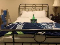 Gorgeous Property with private entry and backyard & pets welcome!