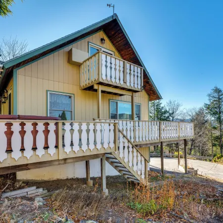 1 Mi to Story Land: Spacious Home w/ Mtn Views!