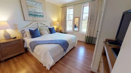 Baytowne Wharf - 4th Floor Corner Apartment